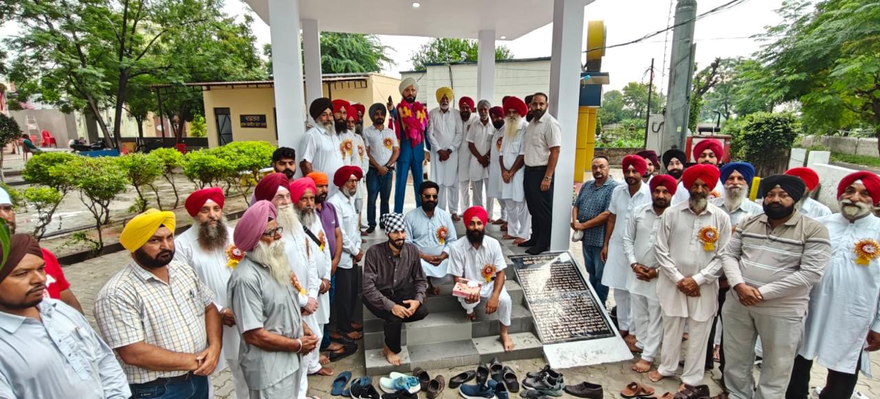 ਗ੍ਰਾਮ ਪੰਚਾਇਤ ਠੱਟਾ ਨਵਾਂ ਵੱਲੋਂ ਸਥਾਪਿਤ ਕੀਤੇ ਸ਼ਹੀਦ ਊਧਮ ਸਿੰਘ ਦੇ ਬੁੱਤ ਦਾ ਸੱਜਣ ਸਿੰਘ ਚੀਮਾ ਵੱਲੋਂ ਉਦਘਾਟਨ      ਸ਼ਹੀਦ ਊਧਮ ਸਿੰਘ ਦੀ ਕੁਰਬਾਨੀ ਹਮੇਸ਼ਾ ਦੇਸ਼ ਵਾਸੀਆਂ ਲਈ ਪ੍ਰੇਰਣਾ ਸਰੋਤ ਬਣੇ ਰਹੇਗੀ-ਚੀਮਾ