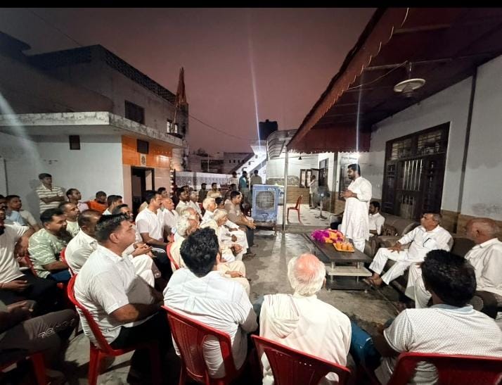 ਪਿੰਡ ਨਵਾਂ ਪਿੰਡ ਟੱਪਰੀਆਂ ਵਿਖੇ ਐਡਵੋਕੇਟ ਸੰਜੀਵ ਚੇਚੀ ਨੇ ਕੀਤੀ ਲੋਕ ਮਿਲਣੀ, ਸਰਕਾਰ ਦੀਆਂ ਪ੍ਰਾਪਤੀਆਂ ਬਾਰੇ ਕੀਤਾ ਵਿਸਥਾਰਪੂਰਵਕ ਜਾਣੂ।