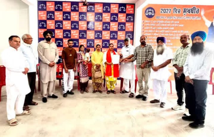 ਸ਼੍ਰੋਮਣੀ ਅਕਾਲੀ ਦਲ ਵੱਲੋਂ ਹਲਕਾ ਬਲਾਚੌਰ ‘ਚ ਸੰਗਠਨਾਤਮਕ ਮਜ਼ਬੂਤੀ: ਬੀਬੀ ਰਾਜਵਿੰਦਰ ਕੌਰ ਭਾਈਪੁਰ ਬਣੇ ਸਰਕਲ ਮਾਣੇਵਾਲ ਇਸਤਰੀ ਅਕਾਲੀ ਦਲ ਦੇ ਪ੍ਰਧਾਨ ਹਲਕਾ ਇੰਚਾਰਜ ਸੰਦੀਪ ਚੌਧਰੀ ਹਨੀ ਟੌਂਸਾ ਨੇ ਸਿਰੋਪਾਓ ਪਾ ਕੇ ਕੀਤਾ ਸਨਮਾਨਿਤ