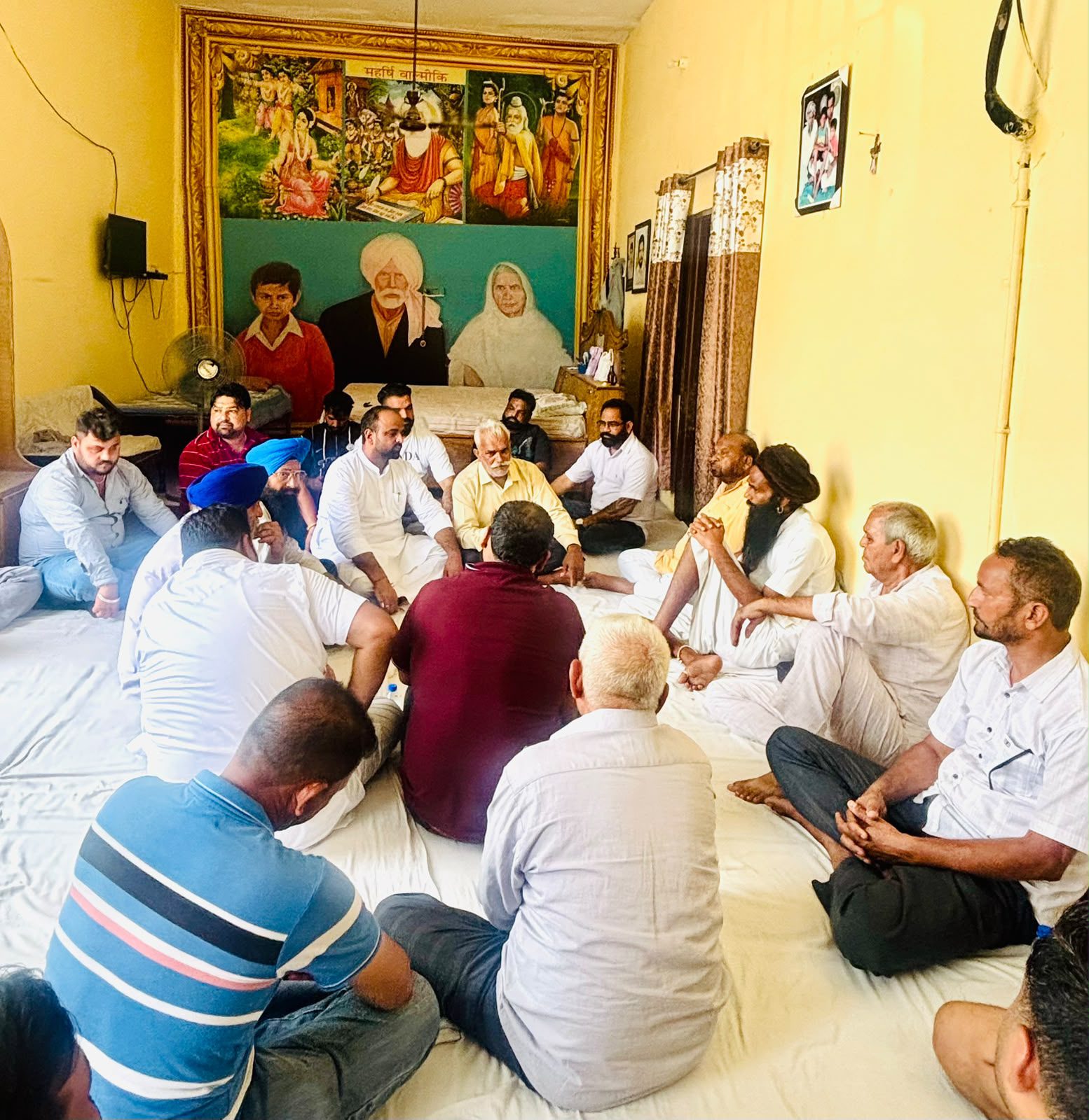 ਡੇਰਾ ਬਾਬਾ ਟਿੱਬੀ ਸਾਹਿਬ ਦੇ ਮੁੱਖ ਸੇਵਾਦਾਰ ਸਾਈ ਕਾਲੇ ਸ਼ਾਹ ਦੀ ਪੂਜਨੀਕ ਮਾਤਾ ਚਰਨਜੀਤ ਕੌਰ ਦੇ ਅਕਾਲ ਚਲਾਣੇ ‘ਤੇ ਸ਼੍ਰੋਮਣੀ ਅਕਾਲੀ ਦਲ (ਬ ) ਦੇ ਹਲਕਾ ਇੰਚਾਰਜ ਸੰਦੀਪ ਚੌਧਰੀ ਹਨੀ ਟੌਂਸਾ ਨੇ ਦੁੱਖ ਦਾ ਪ੍ਰਗਟਾਵਾ ਪੀੜਤ ਪਰਿਵਾਰ ਨਾਲ ਦੁੱਖ ਸਾਂਝਾ ਕਰਨ ਪਹੁੰਚੀਆਂ ਇਲਾਕੇ ਦੀਆਂ ਪ੍ਰਮੁੱਖ ਧਾਰਮਿਕ ਤੇ ਸਿਆਸੀ ਸ਼ਖਸੀਅਤਾਂ