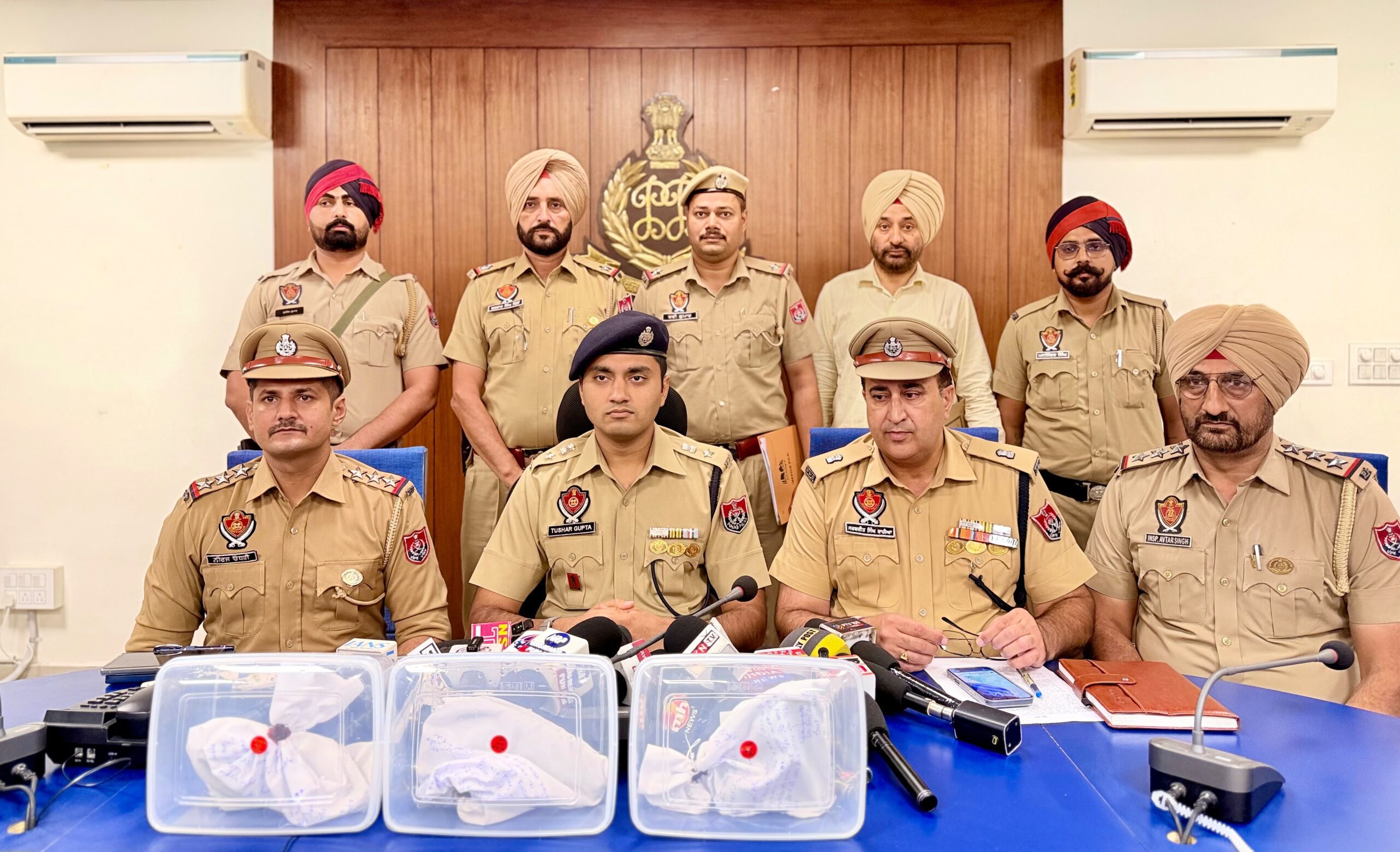 ਟਾਰਗੇਟ ਕਿਲਿੰਗ ਲਈ ਆਏ ਖੱਤਰੀ ਗੈਂਗ ਦੇ 3 ਸ਼ੂਟਰ ਹਥਿਆਰਾਂ ਸਮੇਤ ਕਾਬੂ, ਮੁੱਠਭੇੜ ਦੌਰਾਨ 2 ਸ਼ੂਟਰ ਤੇ 1 ਪੁਲਿਸ ਜਵਾਨ ਜ਼ਖ਼ਮੀ