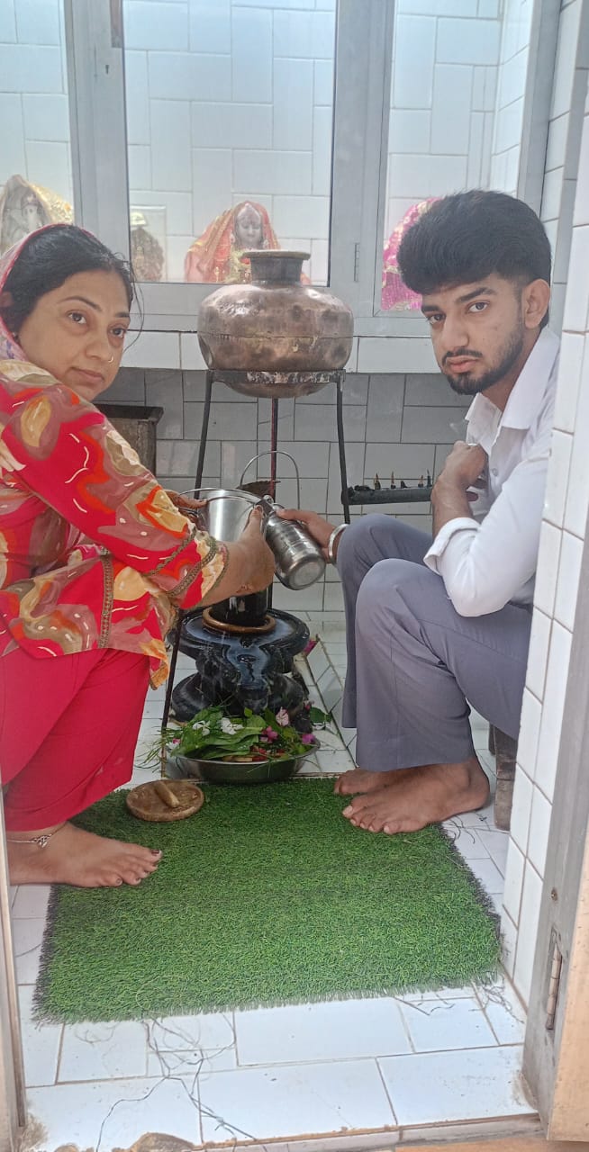 ਪਵਿੱਤਰ ਸਾਉਣ ਮਹੀਨੇ ਦੇ ਸੋਮਵਾਰ ਮੌਕੇ ਕਾਠਗੜ੍ਹ ਦੇ ਸ਼ਿਵ ਮੰਦਿਰਾਂ ‘ਚ ਉਮੜਿਆ ਸ਼ਰਧਾ ਦਾ ਅਥਾਹ ਸਮੁੰਦਰ: ਸਵੇਰ ਤੋਂ ਹੀ ਗੂੰਜੇ ‘ਹਰ-ਹਰ ਮਹਾਦੇਵ’ ਦੇ ਜੈਕਾਰੇ