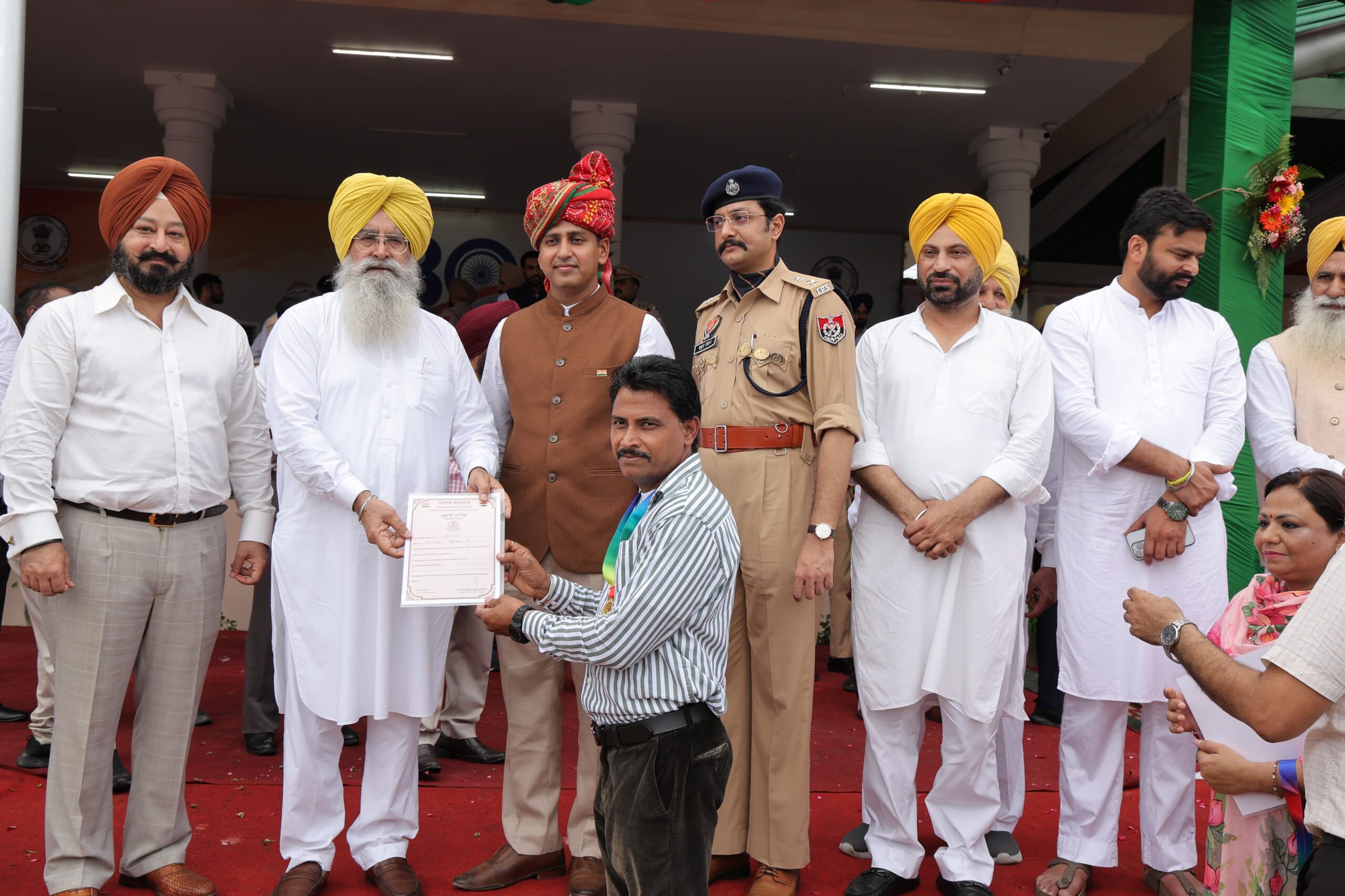 ਆਜ਼ਾਦੀ ਦਿਵਸ ਮੌਕੇ ਸੀਨੀਅਰ ਪੱਤਰਕਾਰ ਰਾਕੇਸ਼ ਸ਼ਰਮਾ ਦਾ ਵਿਸ਼ੇਸ਼ ਸਨਮਾਨ