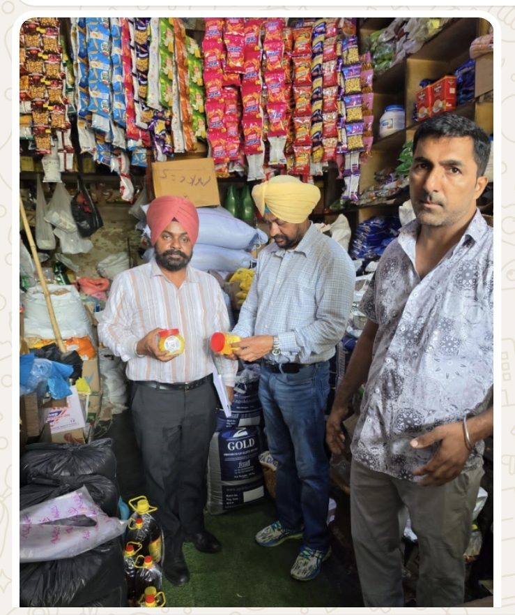 ਸਿਹਤ ਵਿਭਾਗ ਵਲੋ ਵੱਖ ਵੱਖ ਥਾਵਾਂ ਤੇ ਕੀਤੀ ਛਾਪੇਮਾਰੀ ਅਤੇ ਭਰੇ ਸੈਂਪਲ