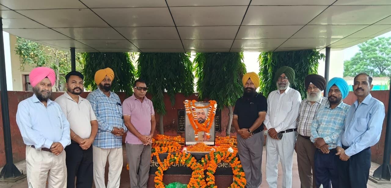 ਸ਼ਹੀਦ ਊਧਮ ਸਿੰਘ ਜੀ ਦੀ ਕੁਰਬਾਨੀ ਸਦਾ ਸਾਡੇ ਲਈ ਪ੍ਰੇਰਣਾ ਦਾ ਸਰੋਤ ਬਣੀ ਰਹੇਗੀ: ਡਾ.ਐਮ.ਐਸ ਰੋਹਟਾ  ਸ਼ਹੀਦੀ ਦਿਵਸ ਮੌਕੇ ਦ ਹਿਊਮਨ ਰਾਈਟਸ ਐਂਡ ਐਂਟੀ ਕਰਪਸ਼ਨ ਫ਼ਰੰਟ ਵੱਲੋਂ ਸ਼ਰਧਾ ਦੇ ਫੁੱਲ ਭੇਟ 