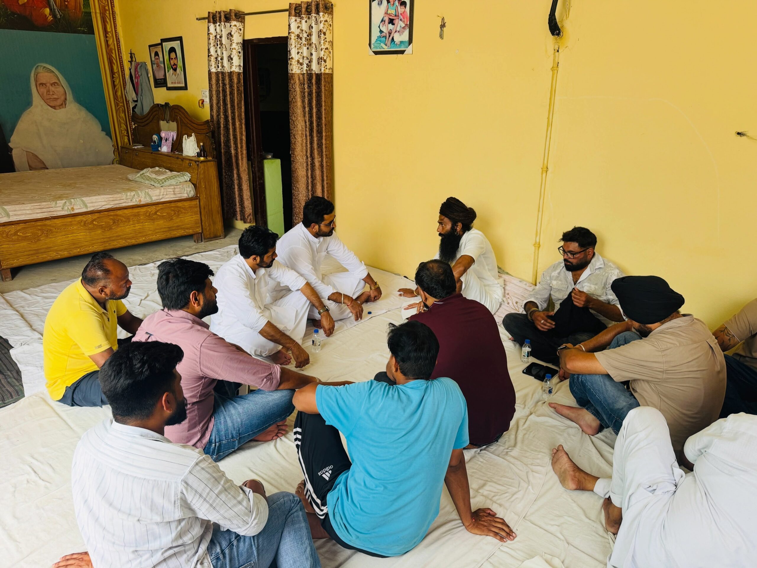 ਡੇਰਾ ਬਾਬਾ ਟਿੱਬੀ ਸਾਹਿਬ ਦੇ ਮੁੱਖ ਸੇਵਾਦਾਰ ਸਾਈ ਕਾਲੇ ਸ਼ਾਹ ਦੀ ਪੂਜਨੀਕ ਮਾਤਾ ਚਰਨਜੀਤ ਕੌਰ ਦੇ ਅਕਾਲ ਚਲਾਣੇ ‘ਤੇ ਸੀਨੀਅਰ ਆਪ ਆਗੂ ਐਡਵੋਕੇਟ ਸੰਜੀਵ ਚੋਧਰੀ ਚੇਚੀ ਨੇ ਦੁੱਖ ਦਾ ਪ੍ਰਗਟਾਵਾ ਪੀੜਤ ਪਰਿਵਾਰ ਨਾਲ ਦੁੱਖ ਸਾਂਝਾ ਕਰਨ ਪਹੁੰਚੀਆਂ ਇਲਾਕੇ ਦੀਆਂ ਪ੍ਰਮੁੱਖ ਧਾਰਮਿਕ ਤੇ ਸਿਆਸੀ ਸ਼ਖਸੀਅਤਾਂ