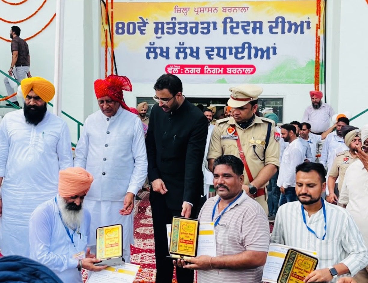ਸਟਰਾਈਕ ਡਿਊਟੀ ਦੌਰਾਨ ਸ਼ਾਨਦਾਰ ਸੇਵਾਵਾਂ ਬਦਲੇ ਬਿਜਲੀ ਵਿਭਾਗ ਦੇ ਦੋ ਕਰਮਚਾਰੀ ਸਨਮਾਨਿਤ