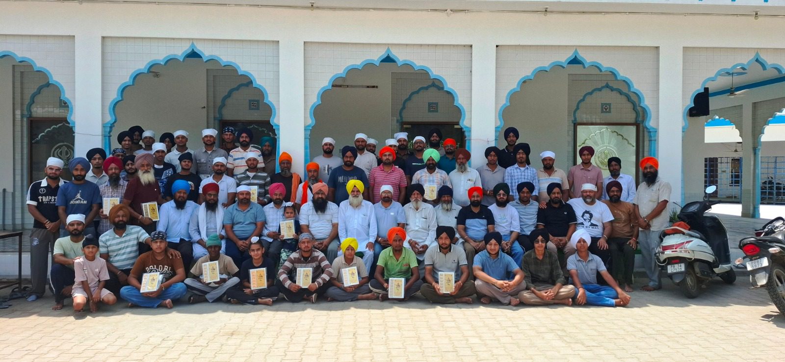 ਗੁਰਦੁਆਰਾ ਬੋਹੜ ਸਾਹਿਬ ਦੀ ਪ੍ਰਬੰਧਕ ਕਮੇਟੀ ਵੱਲੋਂ ਸੇਵਾਦਾਰਾਂ ਦਾ ਕੀਤਾ ਸਨਮਾਨ