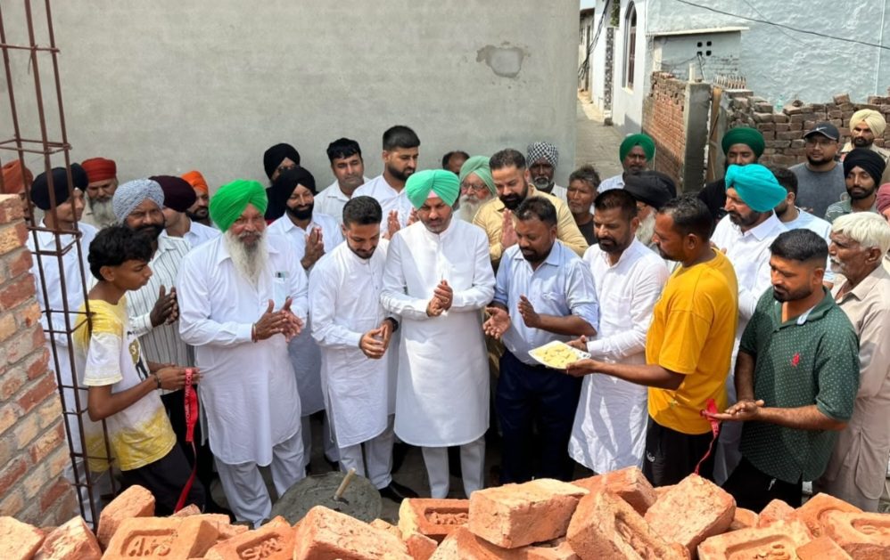 ਚੋਣ ਵਾਅਦਾ ਬਣਿਆ ਵਿਕਾਸ ਦੀ ਤਸਵੀਰ, ਪੰਡਿਤ ਨੀਰਜ ਸ਼ਰਮਾ ਨੇ ਧਰਮਸ਼ਾਲਾ ਦਾ ਕਰਵਾਇਆ ਉਦਘਾਟਨ   ਵਿਧਾਇਕ ਰਾਣਾ ਇੰਦਰ ਪ੍ਰਤਾਪ ਦੇ ਸਹਿਯੋਗ ਦੀ ਕੀਤੀ ਵਿਸ਼ੇਸ਼ ਸ਼ਲਾਘਾ; ਵਿਧਾਇਕ ਰਾlਣਾ ਇੰਦਰ ਪ੍ਰਤਾਪ ਅਤੇ ਕਿਸਾਨ ਯੂਨੀਅਨ ਦੇ ਪ੍ਰਧਾਨ ਦਲਬੀਰ ਸਿੰਘ ਵਿਸ਼ੇਸ਼ ਤੌਰ ’ਤੇ ਰਹੇ ਹਾਜ਼ਰ