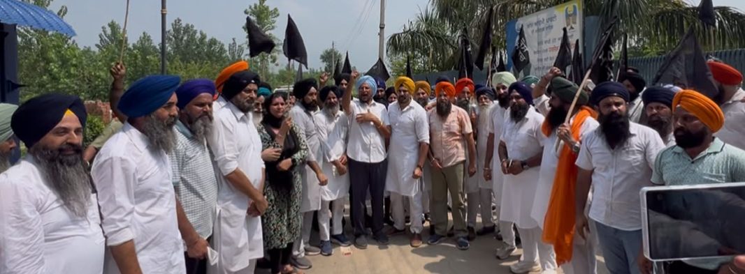 ਅਕਾਲੀ ਦਲ ਵਾਰਿਸ ਨੇ ਸਿੱਖਿਆ ਮੰਤਰੀ ਬੈਂਸ ਦੀ ਕੋਠੀ ਦਾ ਘਿਰਾਓ ਕਰਕੇ ਨਸ਼ਿਆਂ ਖਿਲਾਫ਼ ਕੀਤਾ ਰੋਸ਼ ਪ੍ਰਦਰਸ਼ਨ 