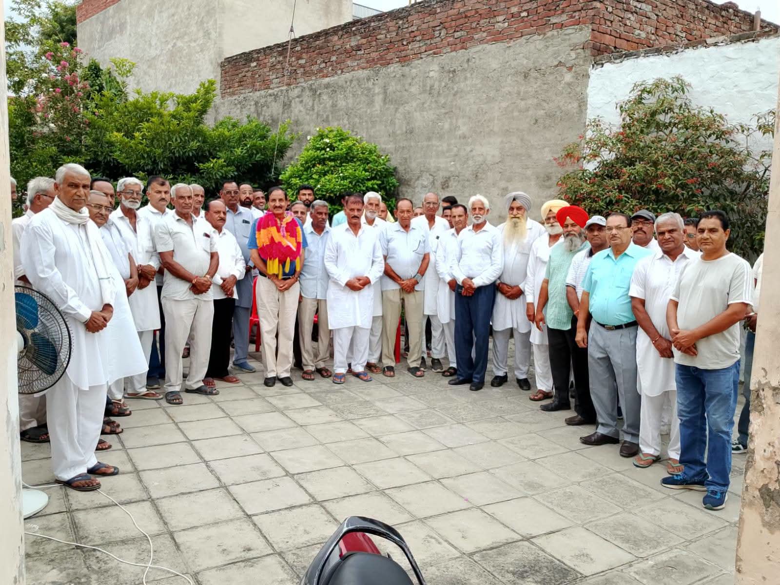ਰਾਜੂ ਮਾਜਰਾ ਵਿਖੇ ਗੁੱਜਰ ਵੈੱਲਫੇਅਰ ਬੋਰਡ ਦੇ ਚੇਅਰਮੈਨ ਬ੍ਰਿਗੇਡੀਅਰ ਰਾਜ ਕੁਮਾਰ ਨੇ ਕੀਤੀ ਲੋਕ ਮਿਲਣੀ ਲੋਕਾਂ ਦੀਆਂ ਸਮੱਸਿਆਵਾਂ ਸੁਣ ਕੇ ਮੌਕੇ ’ਤੇ ਹੱਲ ਕਰਨ ਦਾ ਭਰੋਸਾ; ਪਿੰਡ ਵਾਸੀਆਂ ਨੇ ਚੇਅਰਮੈਨ ਦਾ ਕੀਤਾ ਨਿੱਘਾ ਸਵਾਗਤ