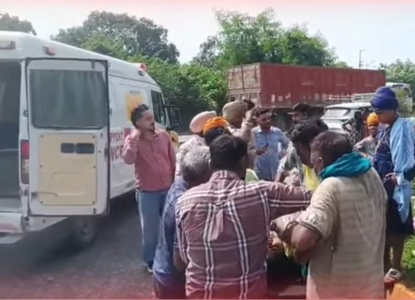 ਪਤਾਲਪੁਰੀ ਚੌਂਕ ’ਚ ਭਿਆਨਕ ਸੜਕ ਹਾਦਸਾ,  ਟਰੱਕ ਦੇ ਟਾਇਰ ਹੇਠਾਂ ਆਉਣ ਨਾਲ ਮੋਟਰਸਾਈਕਲ ਸਵਾਰ ਗੰਭੀਰ ਜ਼ਖਮੀ 