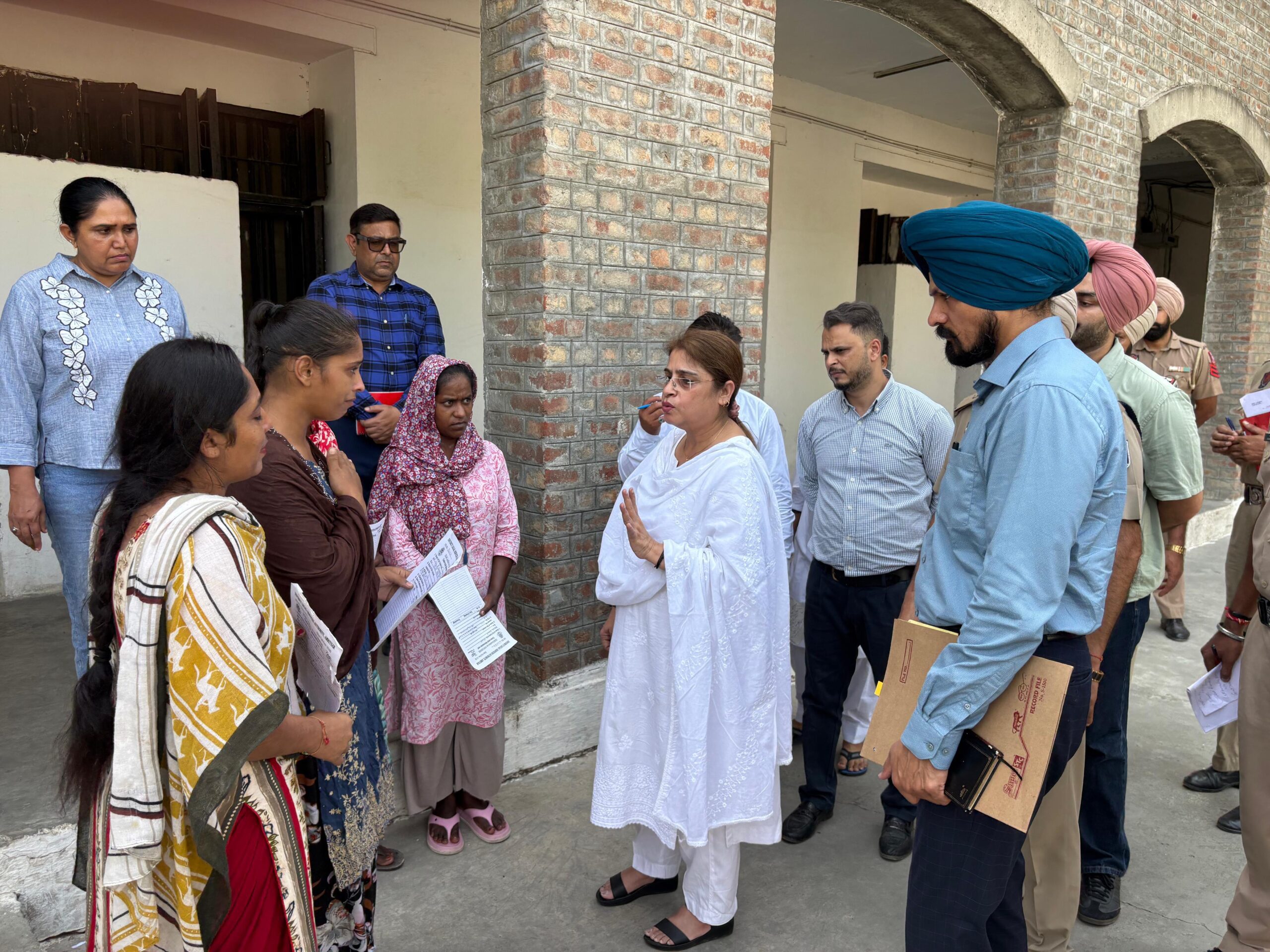 ਜ਼ਿਲ੍ਹਾ ਅਤੇ ਸੈਸ਼ਨ ਜੱਜ ਅੰਮ੍ਰਿਤਸਰ ਵੱਲੋਂ ਕੇਂਦਰੀ ਜੇਲ ਅੰਮ੍ਰਿਤਸਰ ਦਾ ਨਿਰੀਖਣ