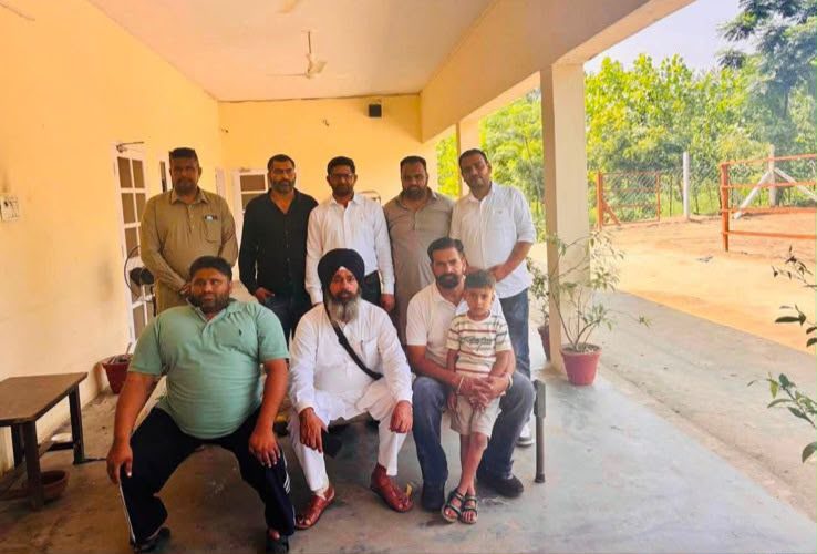 ਆਸ ਨਿਵਾਸ ਆਸ਼ਰਮ ਟੀਹਰਾ ਵਿਖੇ ਗੁੱਜਰ ਵੈੱਲਫੇਅਰ ਗਰੁੱਪ ਨੇ ਕੀਤੀ ਸ਼ੈਡ ਦੀ ਸੇਵਾ ਬੇਸਹਾਰਾ ਬਜ਼ੁਰਗਾਂ ਤੇ ਨੌਜਵਾਨਾਂ ਨਾਲ ਸਮਾਂ ਬਿਤਾ ਕੇ ਜਾਣਿਆ ਹਾਲ-ਚਾਲ; ਆਸ਼ਰਮ ਨੂੰ ਭਵਿੱਖ ’ਚ ਵੀ ਹਰ ਸੰਭਵ ਸਹਿਯੋਗ ਦਾ ਭਰੋਸਾ