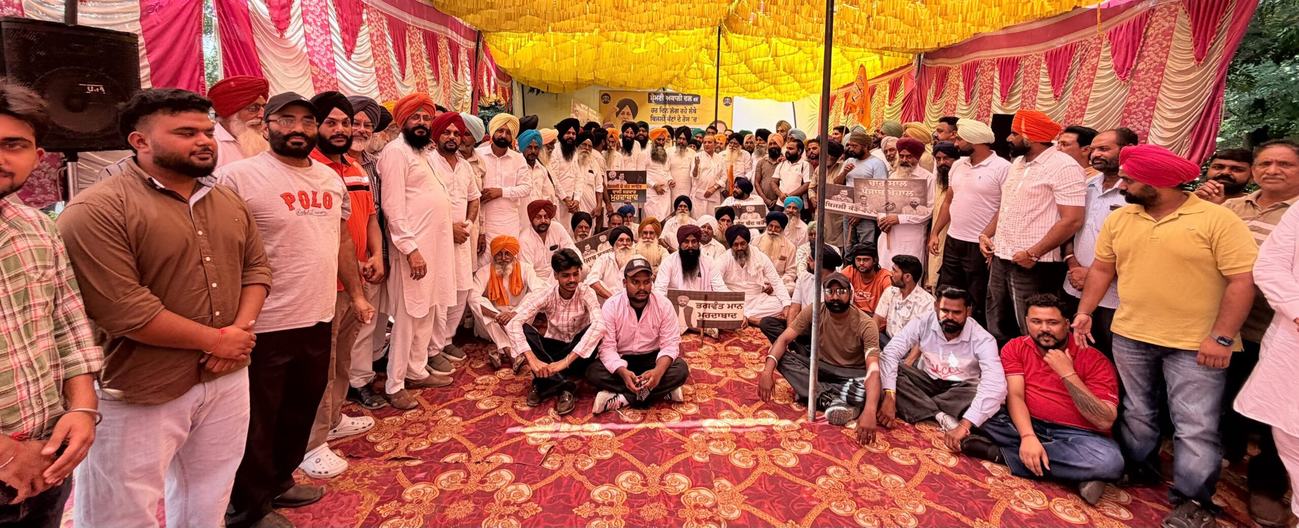 ਬਿਜਲੀ ਕੱਟਾਂ ਨੇ ਲੋਕਾਂ ਦਾ ਕੱਢਿਆ ਧੂੰਆਂ, ਅਕਾਲੀ ਦਲ ਨੇ ਐਕਸੀਅਨ ਦਫ਼ਤਰ ਘੇਰਿਆ   ਲੰਬੇ ਕੱਟ ਤੁਰੰਤ ਬੰਦ ਕਰਕੇ ਨਿਰਵਿਘਨ ਬਿਜਲੀ ਸਪਲਾਈ ਦੇਣ ਦੀ ਮੰਗ, ਸਮੱਸਿਆ ਹੱਲ ਨਾ ਹੋਣ ’ਤੇ ਸੰਘਰਸ਼ ਤੇਜ਼ ਕਰਨ ਦੀ ਚਿਤਾਵਨੀ