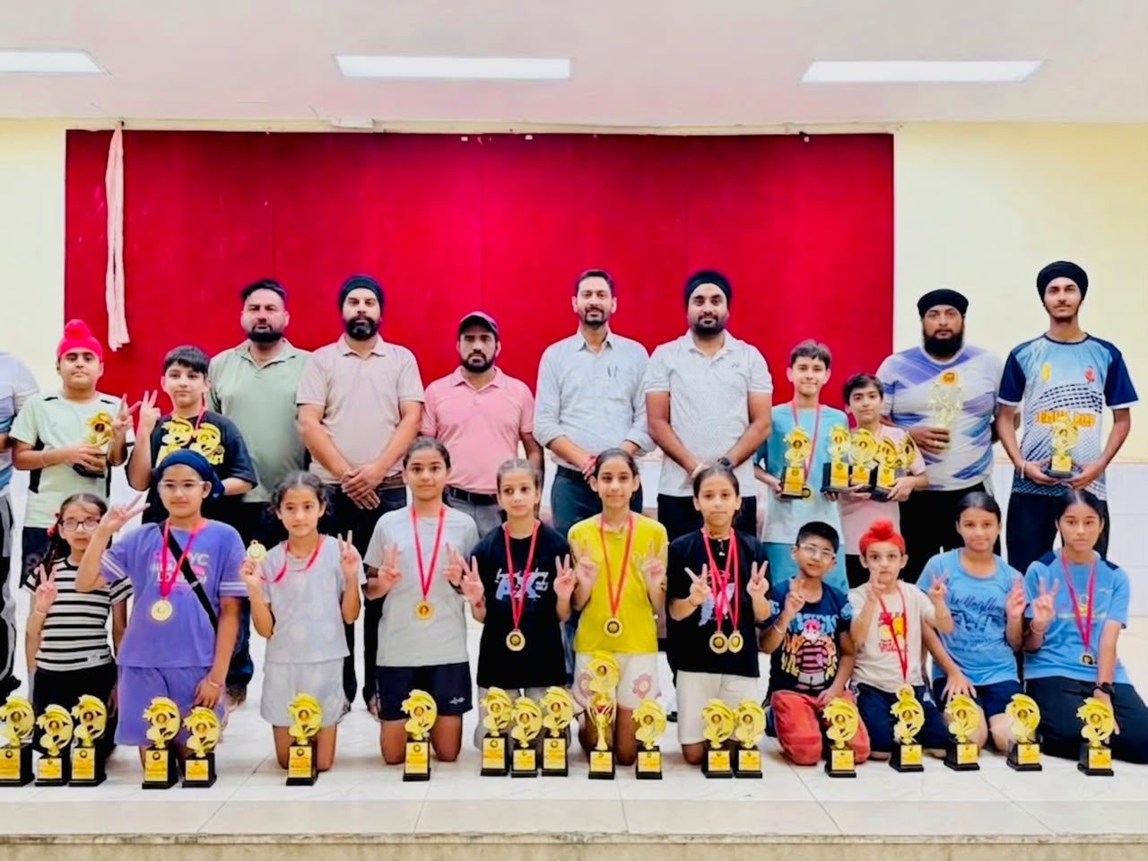 ਵਰਕਰ ਕਲੱਬ ਅਤੇ ਗਗਨਦੀਪ ਬੈਡਮਿੰਟਨ ਅਕੈਡਮੀ ਦੇ ਖਿਡਾਰੀਆਂ ਨੇ ਬੈਡਮਿੰਟਨ  ਚੈਂਪੀਅਨਸ਼ਿਪ ਵਿੱਚ ਗੱਡੇ ਝੰਡੇ       ਕੁੱਲ 38 ਤਗਮੇ ਜਿੱਤੇ