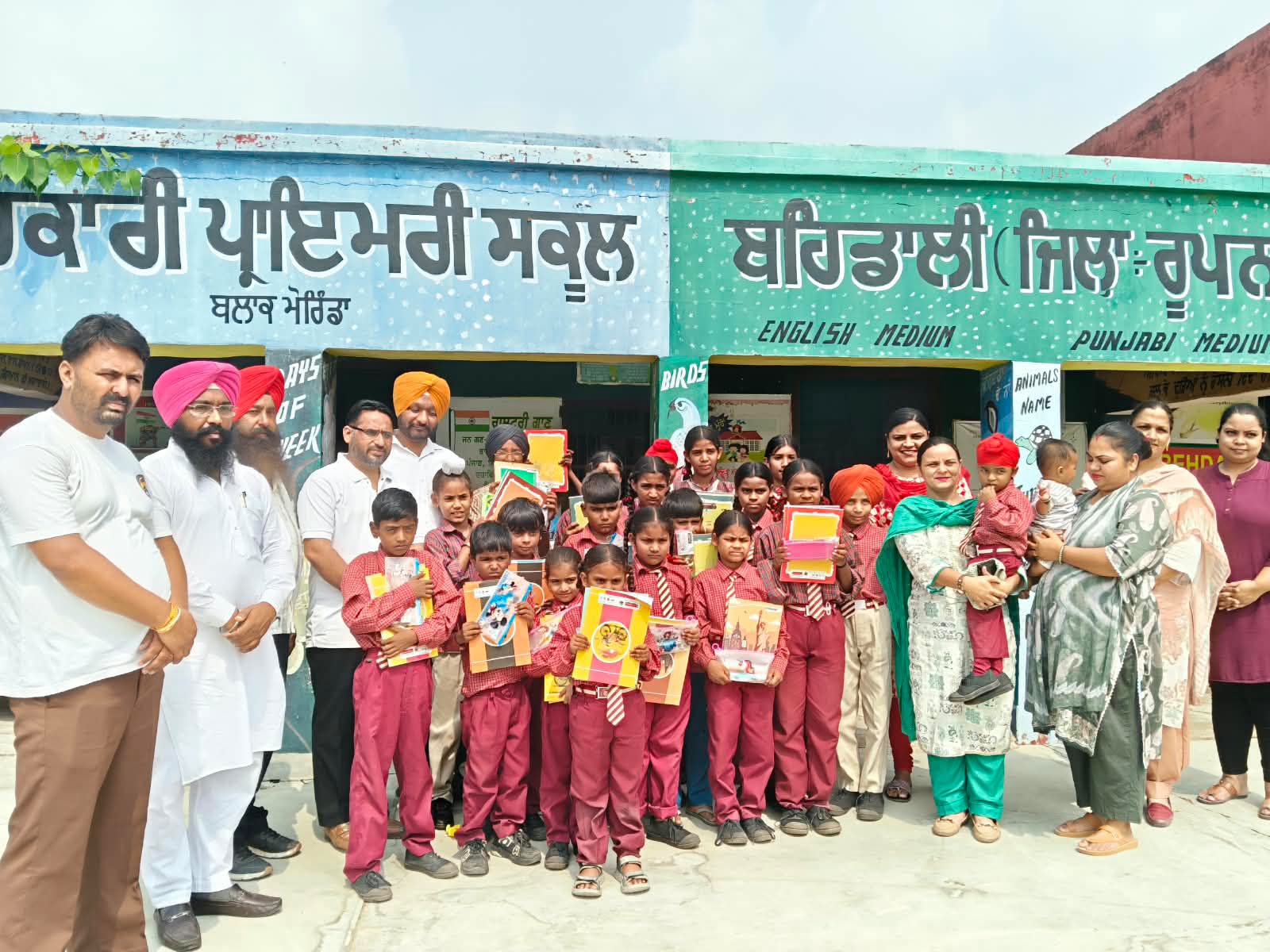 ਮਿਸ਼ਨ ਆਸਰਾ ਸੰਸਥਾ ਦੇ ਸੰਸਥਾਪਕ ਦੇ ਜਨਮਦਿਨ ਮੌਕੇ ਬੱਚਿਆਂ ਨੂੰ ਸਟੇਸ਼ਨਰੀ ਵੰਡੀ