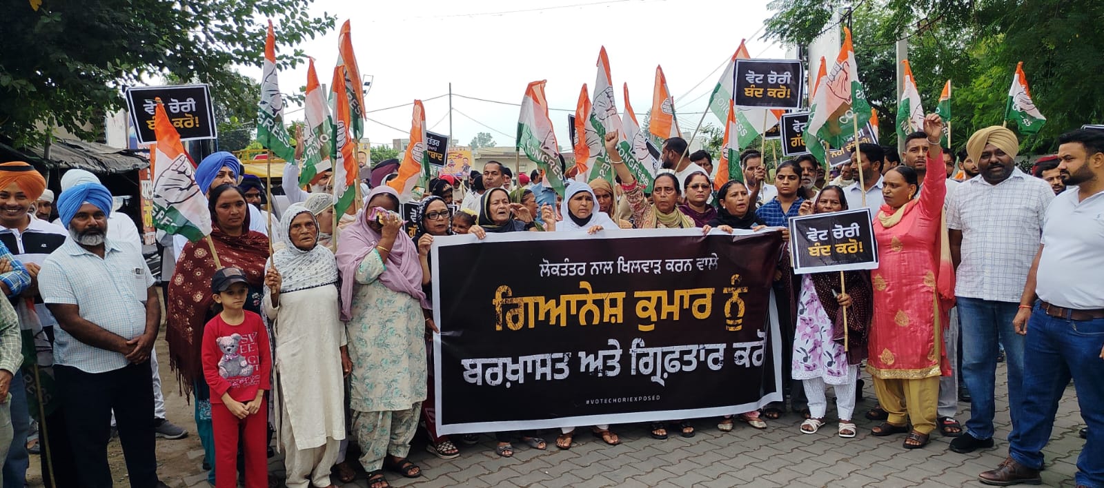 ਮੁੱਖ ਚੋਣ ਕਮਿਸ਼ਨਰ ਗਿਆਨੇਸ਼ ਕੁਮਾਰ ਨੂੰ ਅਹੁਦੇ ਤੋਂ ਹਟਾਉਣ ਦੀ ਰਾਸ਼ਟਰਪਤੀ ਤੋਂ ਮੰਗ ਜ਼ਿਲ੍ਹਾ ਕਾਂਗਰਸ ਕਮੇਟੀ ਮਾਲੇਰਕੋਟਲਾ ਵੱਲੋਂ ਰਾਸ਼ਟਰਪਤੀ ਨੂੰ ਮੰਗ ਪੱਤਰ ਭੇਜ ਕੇ ਚੋਣ ਪ੍ਰਕਿਰਿਆ ਸਬੰਧੀ ਗੰਭੀਰ ਦੋਸ਼