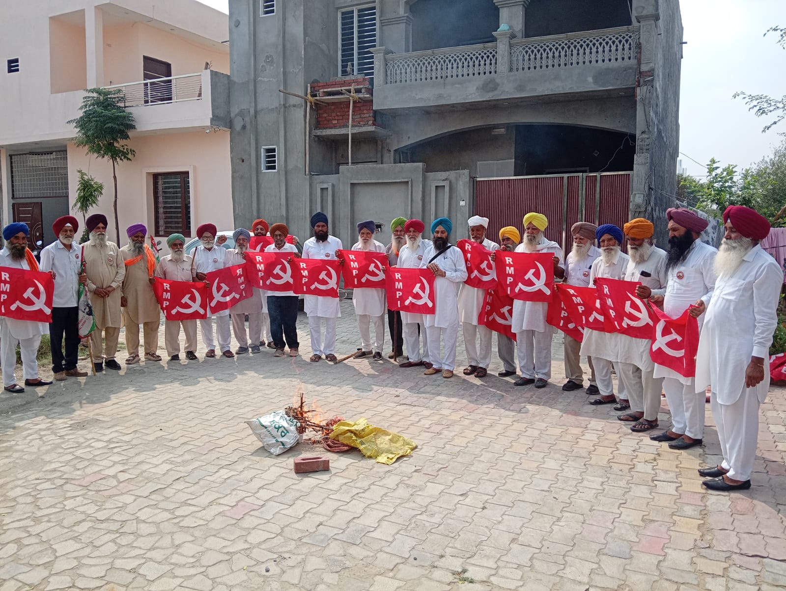 ਭਾਰਤੀ ਇਨਕਲਾਬੀ ਮਾਰਕਸਵਾਦੀ ਪਾਰਟੀ ਵੱਲੋਂ ਨਰਿੰਦਰ ਮੋਦੀ ਦਾ ਸਾੜਿਆ ਪੁਤਲਾ