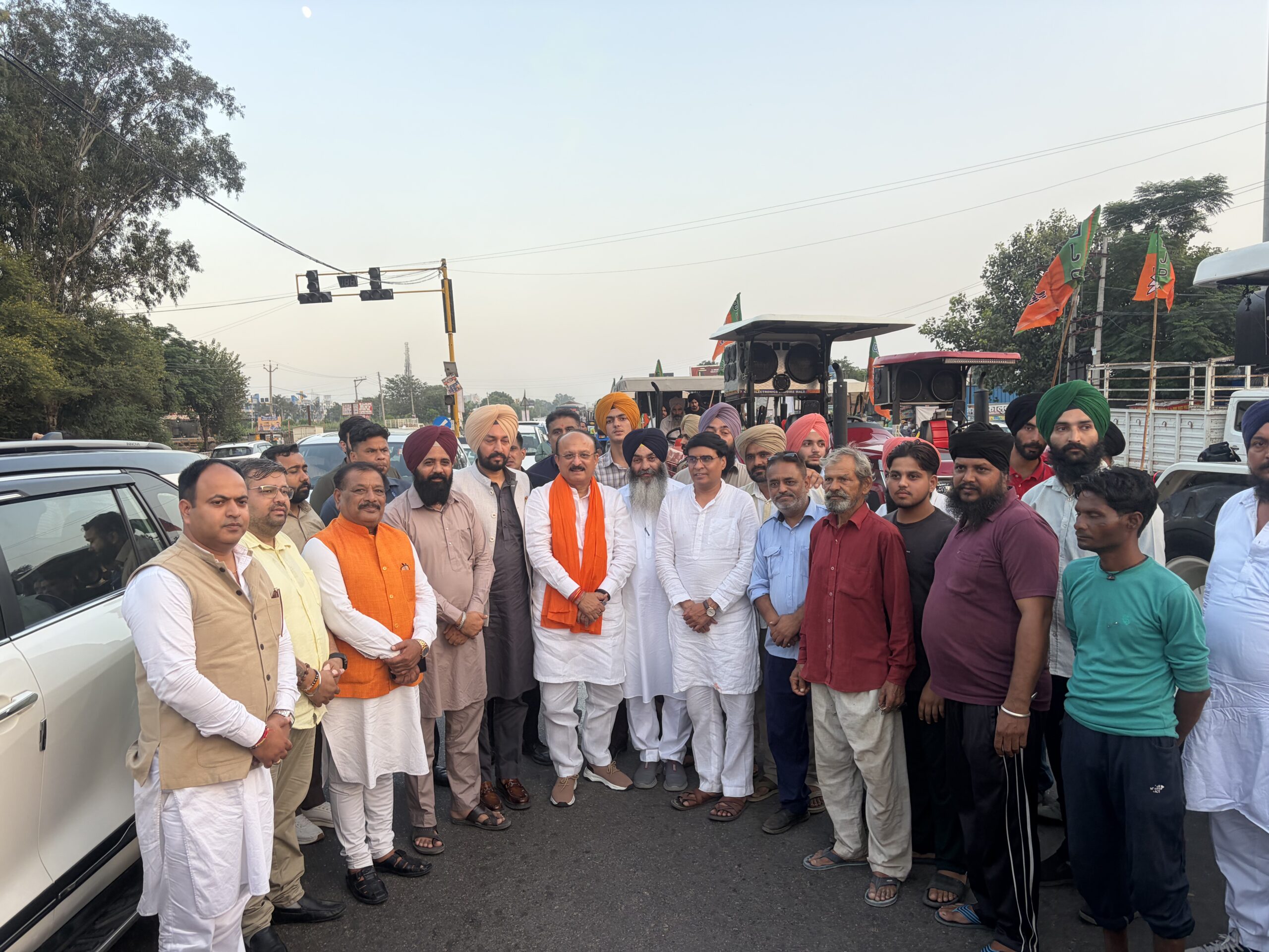 ਚਰਨਜੀਤ ਸਿੰਘ ਕਾਲੇਵਾਲ ਤੇ ਪਿੰਡ ਸਹੌੜਾਂ ਵਾਸੀਆਂ ਵੱਲੋਂ ਦਿੱਲੀ ਦੇ ਕੈਬਨਿਟ ਮੰਤਰੀ ਆਸ਼ੀਸ਼ ਸੂਦ ਦਾ ਸਨਮਾਨ
