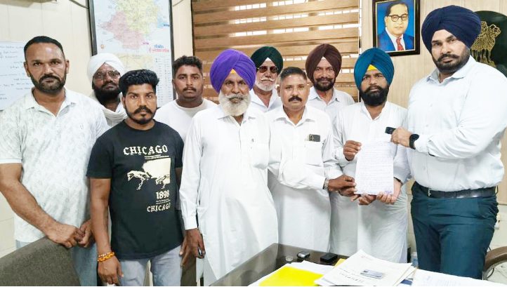 ਨਿੱਜੀ ਗੁਦਾਮ ’ਚੋਂ ਉਡਦੀ ਸੁਸਰੀ ਦਾ ਮਸਲਾ ਪ੍ਰਸ਼ਾਸਨ ਤੱਕ ਪੁੱਜਾ=  11 ਦਿਨਾਂ ਤੋਂ ਧਰਨਾ ਦੇ ਰਹੇ ਪਿੰਡ ਵਾਸੀਆਂ ਦੀ ਐੱਸ.ਡੀ.ਐੱਮ. ਨੇ ਸੁਣੀ ਸਮੱਸਿਆ, 5 ਦਿਨਾਂ ’ਚ ਹੱਲ ਦੇ ਹੁਕਮ-