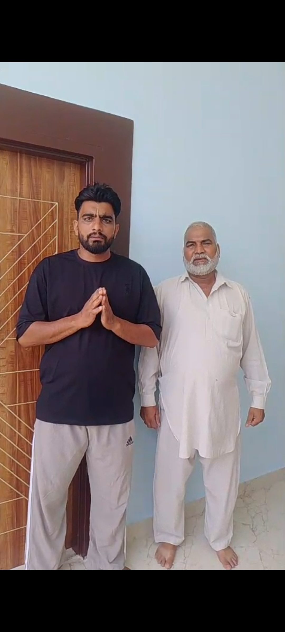 ਪਿੰਡ ਚੱਕ ਲੋਹਟ ਦੇ ਬਜ਼ੁਰਗ ਦੀ ਮਿਹਨਤ-ਮਜ਼ਦੂਰੀ ਦੀ ਰਕਮ ਰਸਤੇ ‘ਚ ਡਿੱਗੀ      ਪਰਿਵਾਰ ਨੇ ਕੀਤੀ ਲੱਭਣ ਵਾਲੇ ਨੂੰ ਭਾਵੁਕ ਅਪੀਲ  