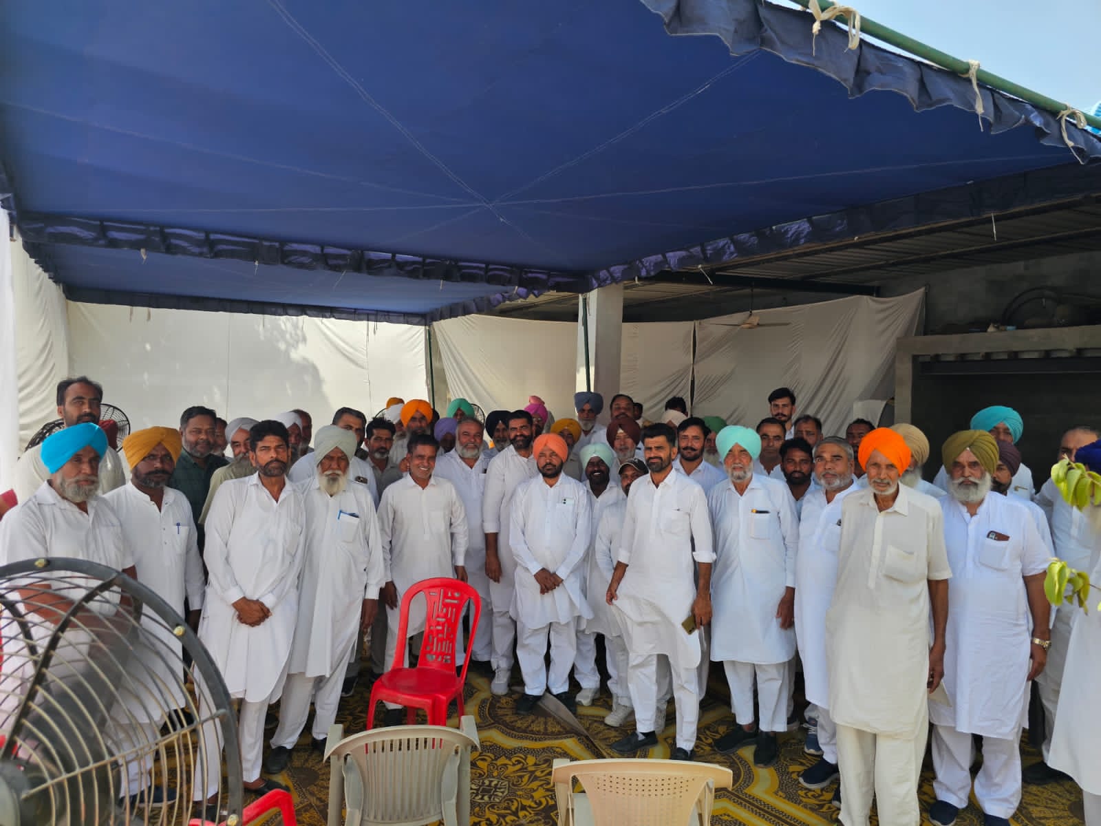 ਨਵੇਂ ਬਣੇ ਪ੍ਰਧਾਨ ਪ੍ਰਗਟ ਸਿੰਘ ਦੀ ਦੇ ਨਿਯੁਕਤੀ ਤੋਂ ਬਾਅਦ ਲੱਡੂ ਵੰਡੇ