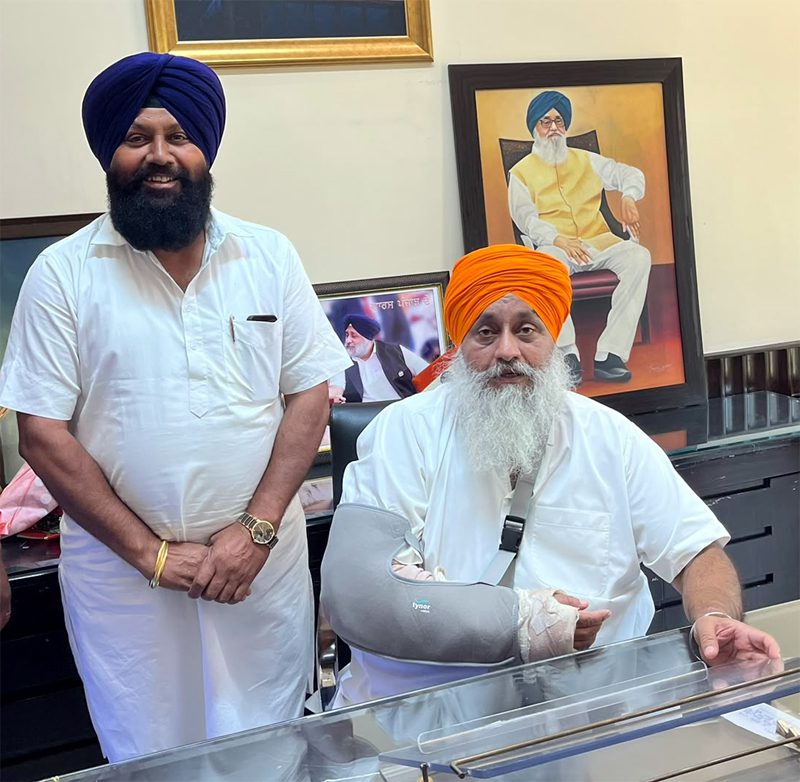ਠੇਕੇਦਾਰ ਬਲਜਿੰਦਰ ਸਿੰਘ ਨੇ ਕੀਤੀ ਸ. ਸੁਖਬੀਰ ਸਿੰਘ ਬਾਦਲ ਨਾਲ ਮੁਲਾਕਾਤ * ਸਿਹਤ ਸਬੰਧੀ ਪੁੱਛਿਆ ਹਾਲ-ਚਾਲ; ਹਲਕਾ ਫਗਵਾੜਾ ਦੇ ਸਿਆਸੀ ਹਾਲਾਤ ਬਾਰੇ ਵੀ ਹੋਈ ਚਰਚਾ